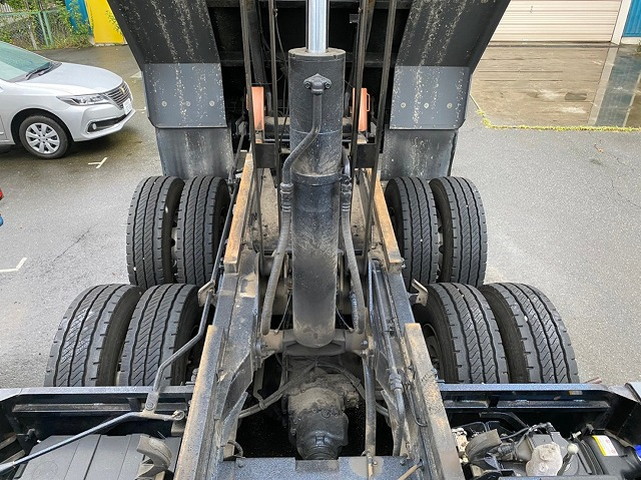 いすゞギガ深ダンプ（土砂禁ダンプ）大型（10t）[写真14]