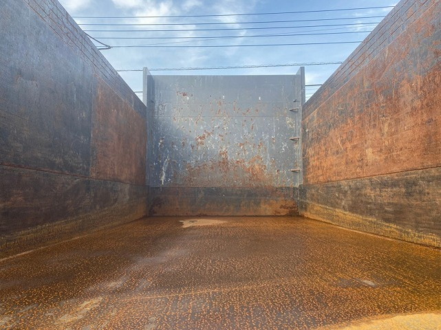 いすゞギガ深ダンプ（土砂禁ダンプ）大型（10t）[写真03]