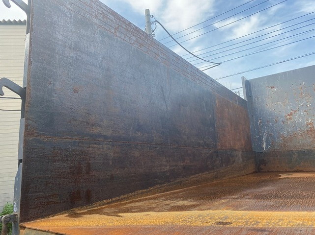 いすゞギガ深ダンプ（土砂禁ダンプ）大型（10t）[写真04]