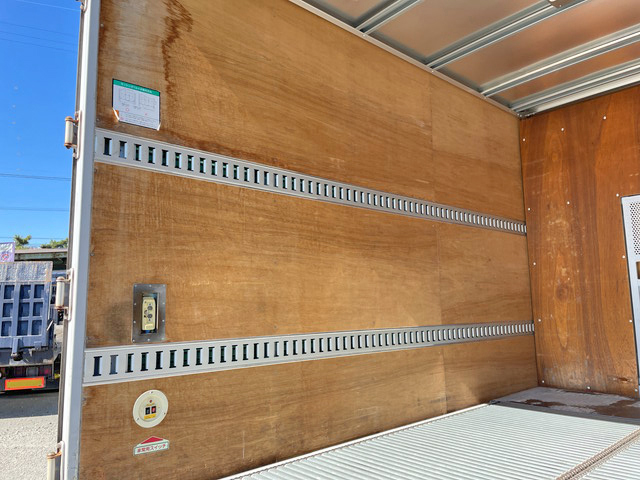 いすゞエルフアルミバン小型（2t・3t）[写真12]