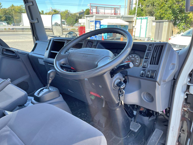 いすゞエルフアルミバン小型（2t・3t）[写真33]