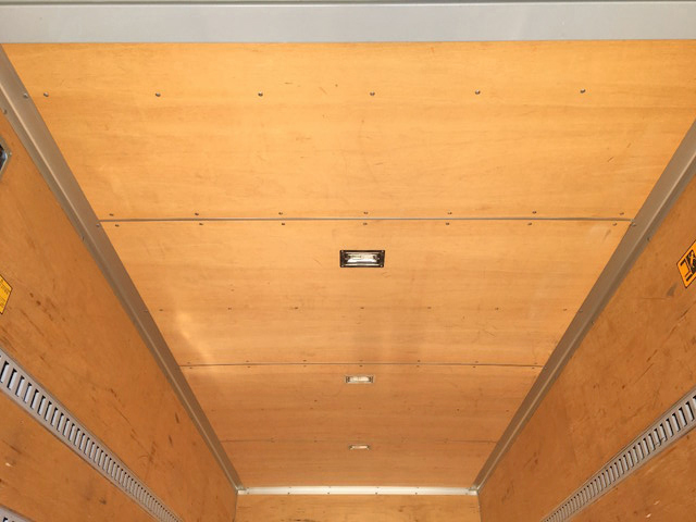 いすゞエルフアルミバン小型（2t・3t）[写真13]