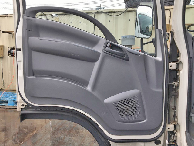 いすゞエルフアルミバン小型（2t・3t）[写真30]