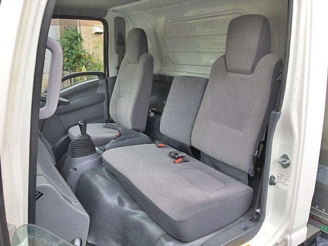 いすゞエルフアルミバン小型（2t・3t）[写真33]