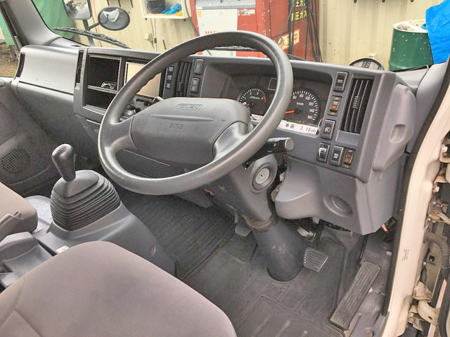 いすゞエルフアルミバン小型（2t・3t）[写真36]