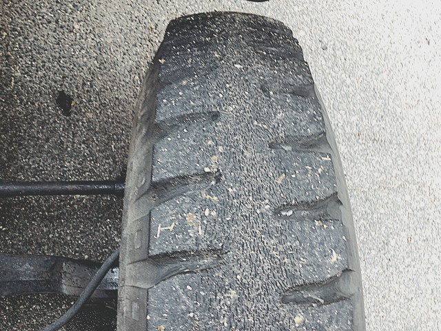 いすゞフォワード汚泥吸引車中型（4t）[写真11]