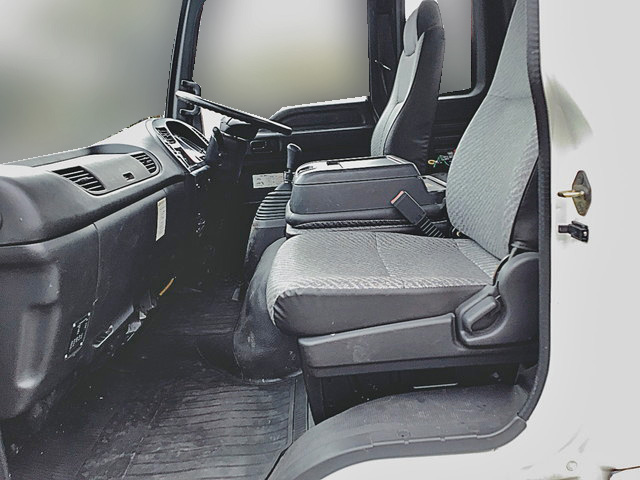 いすゞフォワード汚泥吸引車中型（4t）[写真16]