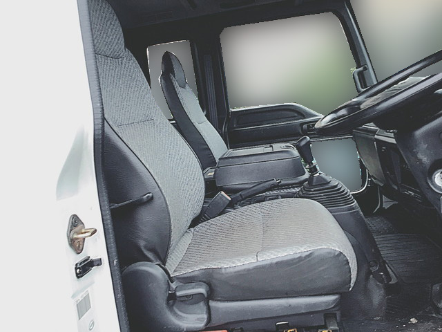 いすゞフォワード汚泥吸引車中型（4t）[写真17]