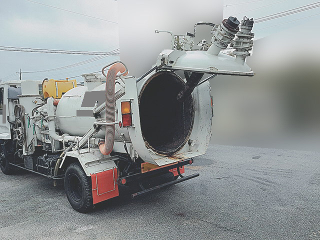 いすゞフォワード汚泥吸引車中型（4t）[写真05]