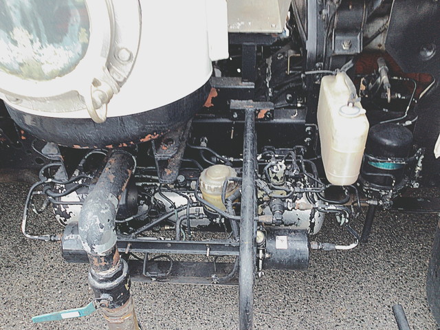 いすゞフォワード汚泥吸引車中型（4t）[写真08]