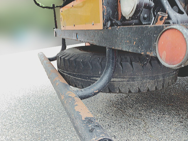 いすゞフォワード汚泥吸引車中型（4t）[写真09]