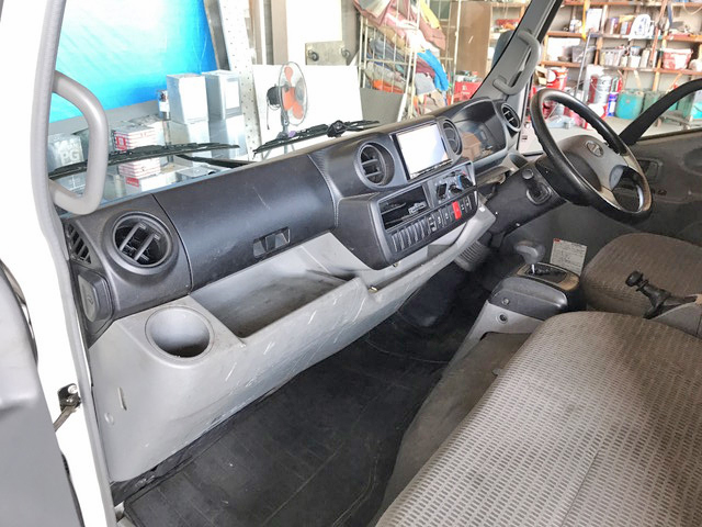 日野デュトロ平ボディ小型（2t・3t）[写真30]