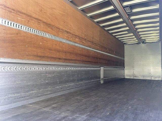 UDトラックスクオンアルミウイング大型（10t）[写真12]