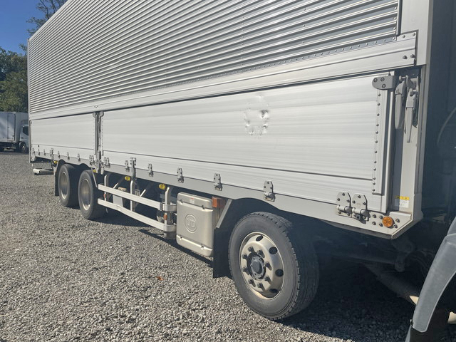 UDトラックスクオンアルミウイング大型（10t）[写真17]