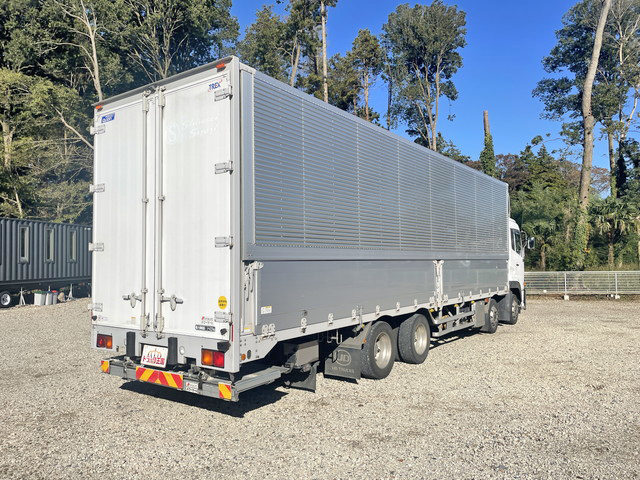 UDトラックスクオンアルミウイング大型（10t）[写真02]