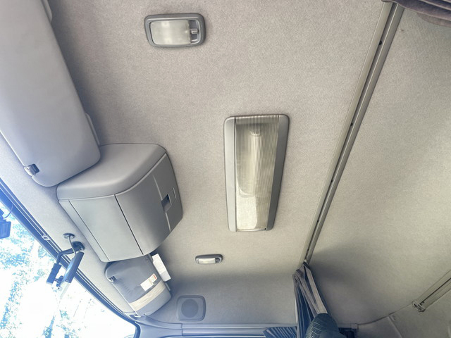 UDトラックスクオンアルミウイング大型（10t）[写真30]