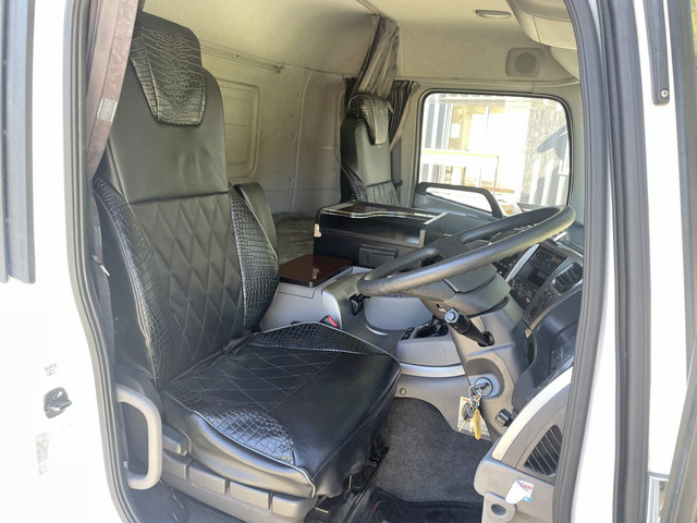 UDトラックスクオンアルミウイング大型（10t）[写真31]