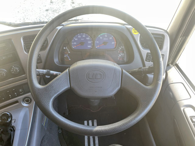 UDトラックスクオンアルミウイング大型（10t）[写真34]