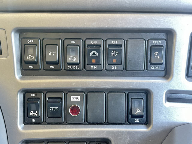 UDトラックスクオンアルミウイング大型（10t）[写真36]