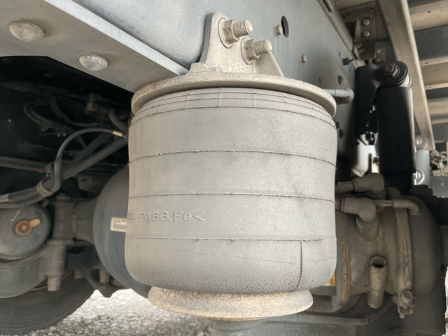 いすゞギガアルミウイング大型（10t）[写真19]