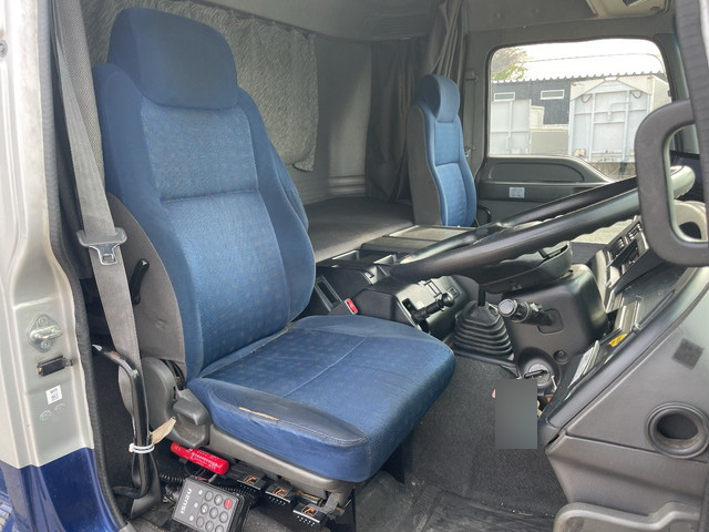 いすゞギガアルミウイング大型（10t）[写真26]