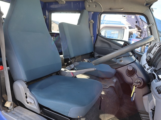 三菱ふそうキャンターダブルキャブ（Wキャブ）小型（2t・3t）[写真24]