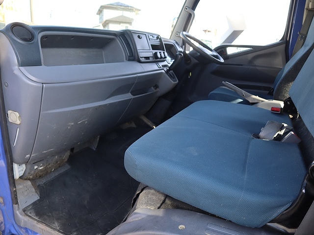 三菱ふそうキャンターダブルキャブ（Wキャブ）小型（2t・3t）[写真25]