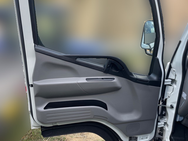 三菱ふそうキャンター平ボディ小型（2t・3t）[写真10]