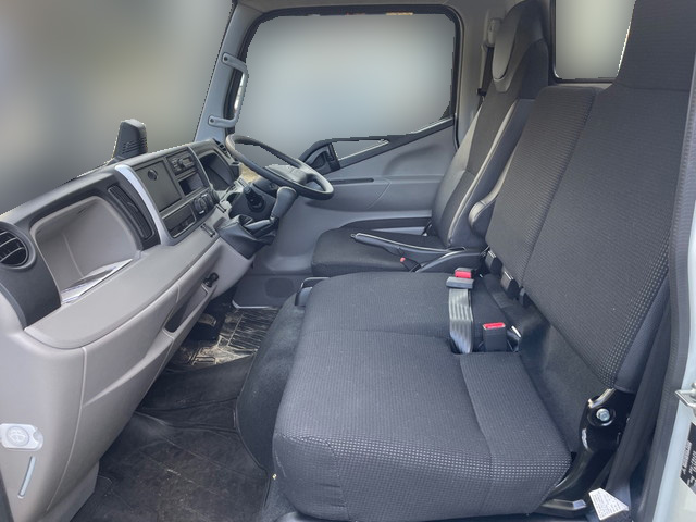 三菱ふそうキャンター平ボディ小型（2t・3t）[写真11]