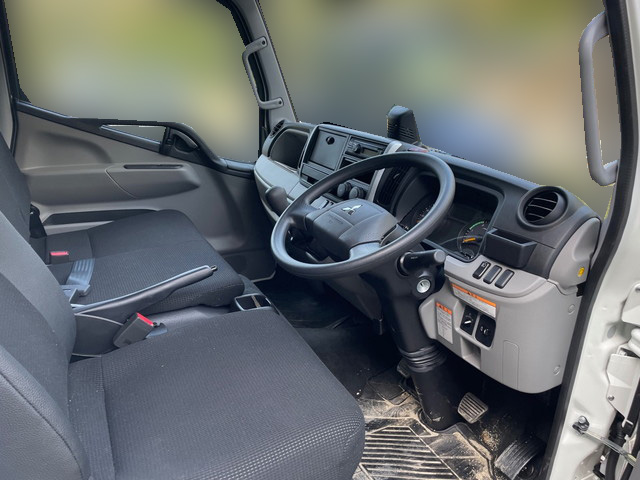 三菱ふそうキャンター平ボディ小型（2t・3t）[写真12]