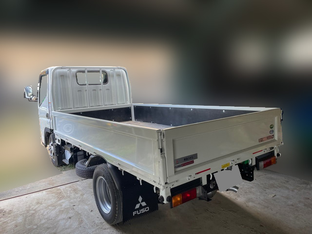 三菱ふそうキャンター平ボディ小型（2t・3t）[写真02]