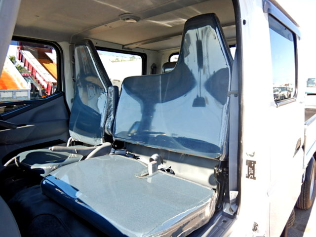 三菱ふそうキャンターダブルキャブ（Wキャブ）小型（2t・3t）[写真12]