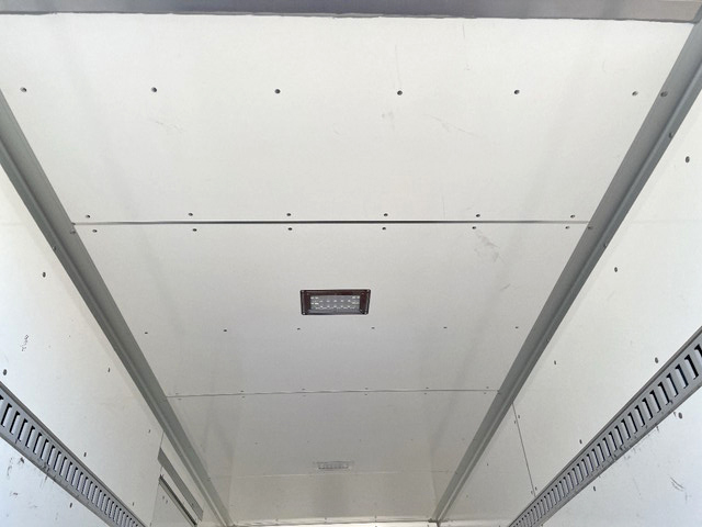 いすゞエルフアルミバン小型（2t・3t）[写真11]