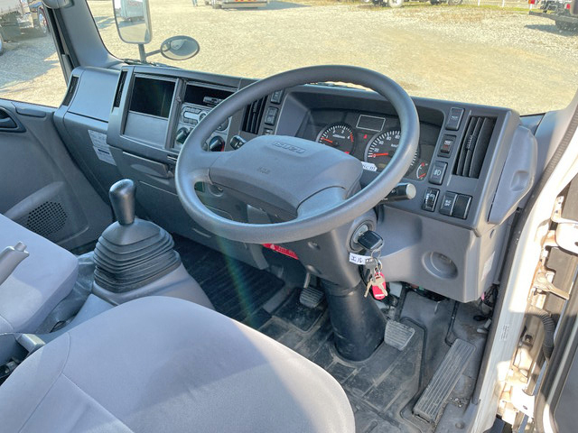 いすゞエルフアルミバン小型（2t・3t）[写真36]