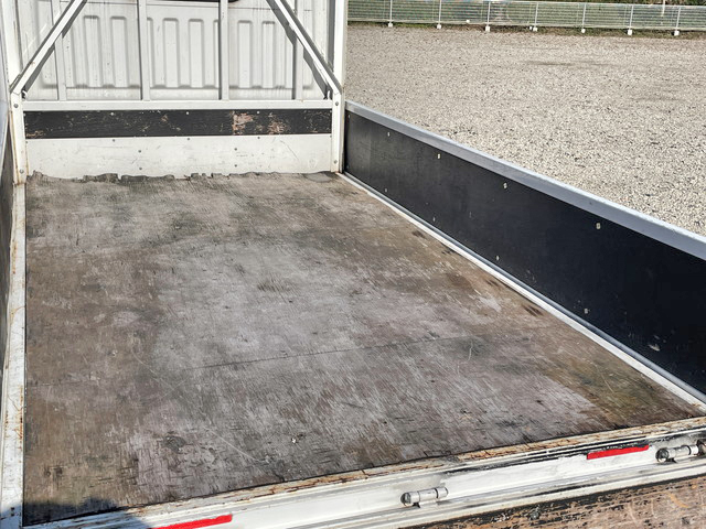 日産アトラス平ボディ小型（2t・3t）[写真15]