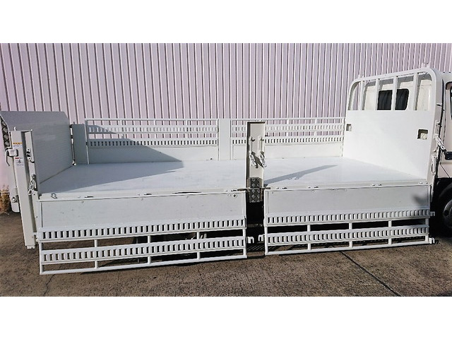 日野デュトロ平ボディ小型（2t・3t）[写真04]