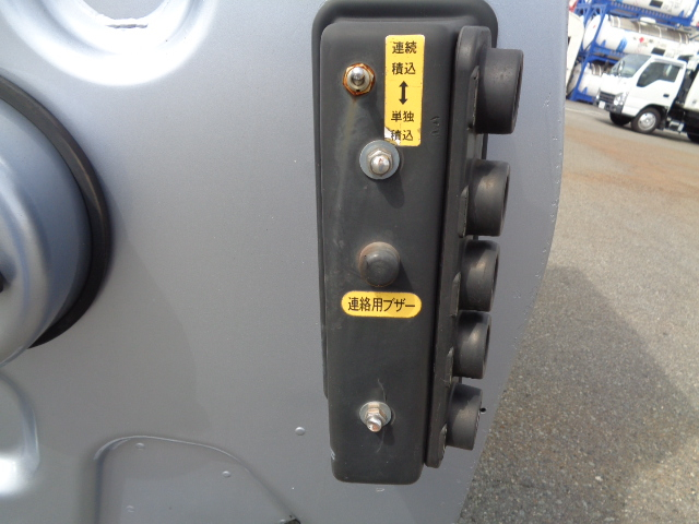 三菱ふそうキャンターパッカー車（塵芥車）小型（2t・3t）[写真17]