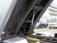 UDトラックスコンドルパッカー車（塵芥車）増トン（6t・8t）[写真12]