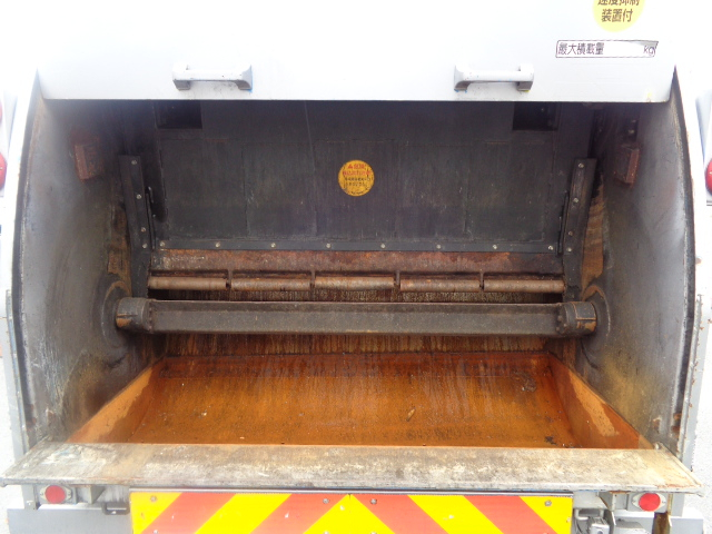 UDトラックスコンドルパッカー車（塵芥車）増トン（6t・8t）[写真13]