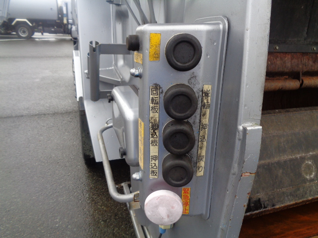 UDトラックスコンドルパッカー車（塵芥車）増トン（6t・8t）[写真15]