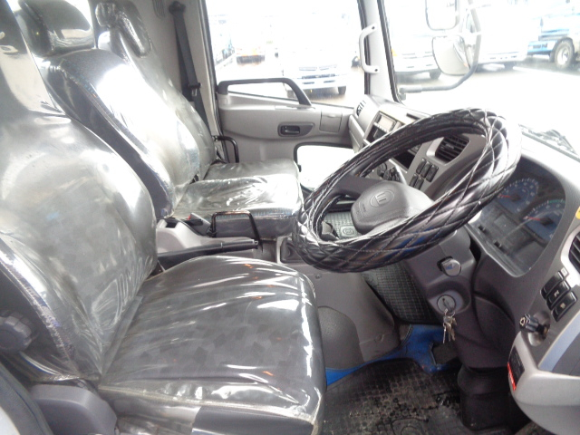 UDトラックスコンドルパッカー車（塵芥車）増トン（6t・8t）[写真29]