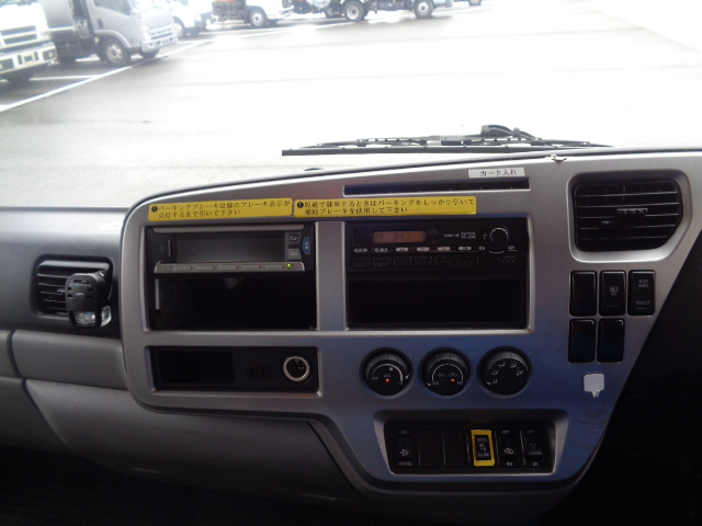 UDトラックスコンドルパッカー車（塵芥車）増トン（6t・8t）[写真32]