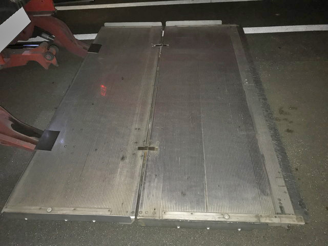 三菱ふそうスーパーグレートアルミウイング大型（10t）[写真10]