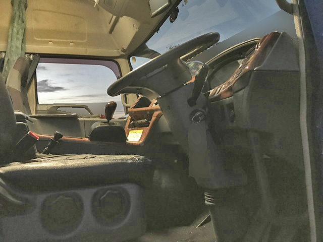 三菱ふそうスーパーグレートアルミウイング大型（10t）[写真26]