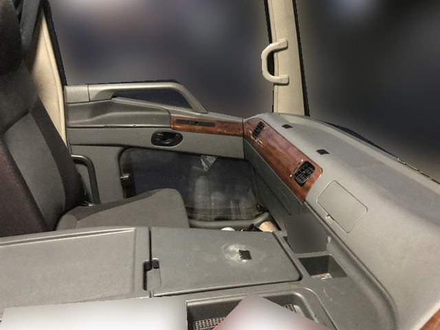 三菱ふそうスーパーグレートアルミウイング大型（10t）[写真27]