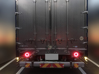 三菱ふそうスーパーグレートアルミウイング大型（10t）[写真09]