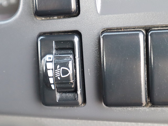 いすゞエルフ平ボディ小型（2t・3t）[写真27]