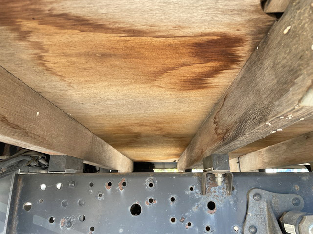 いすゞエルフ平ボディ小型（2t・3t）[写真25]