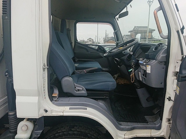 三菱ふそうキャンター冷凍車（冷蔵車）小型（2t・3t）[写真13]