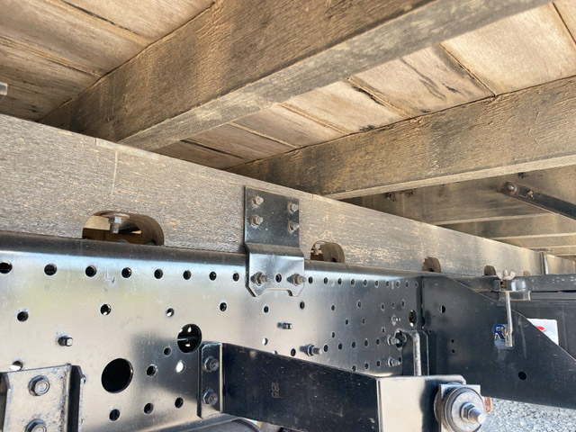 いすゞフォワード平ボディ中型（4t）[写真14]